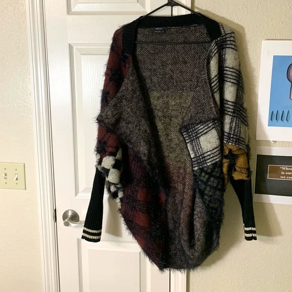 Vertigo Asymmetrical Miss-match Cardigan - Picture 8 of 8